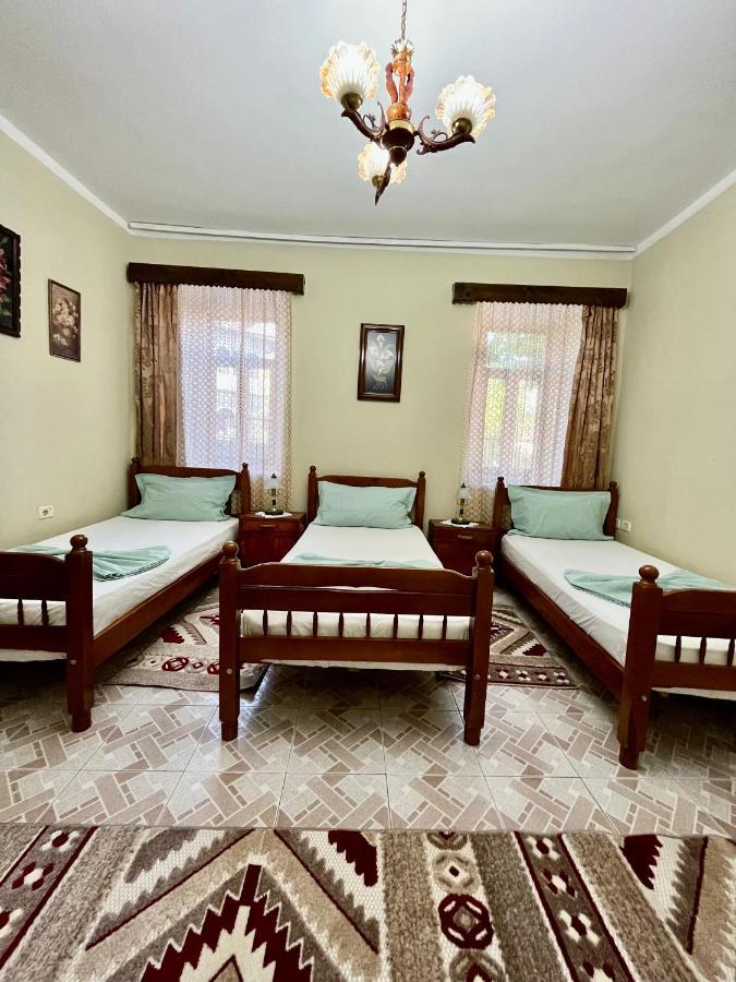 Guest House Adi Doga Berati Exterior foto