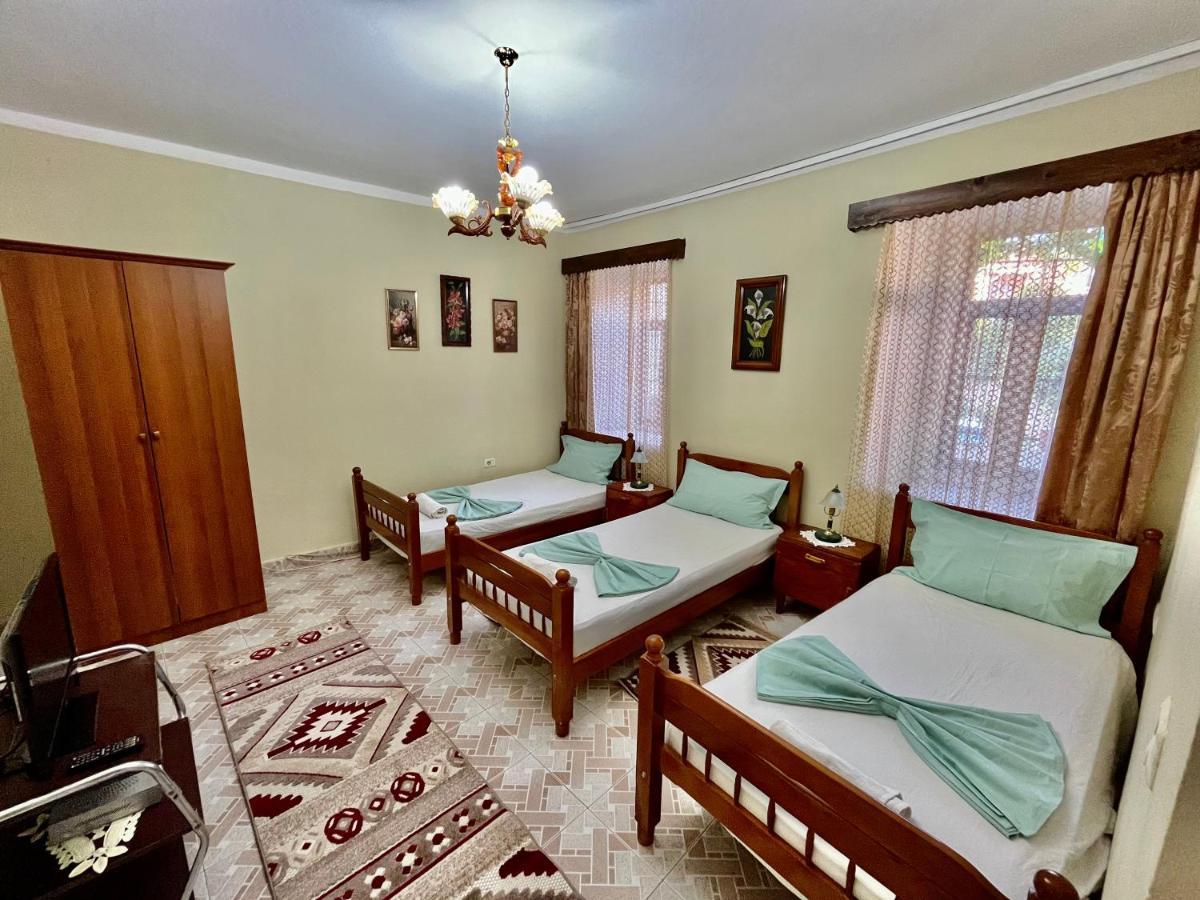 Guest House Adi Doga Berati Exterior foto