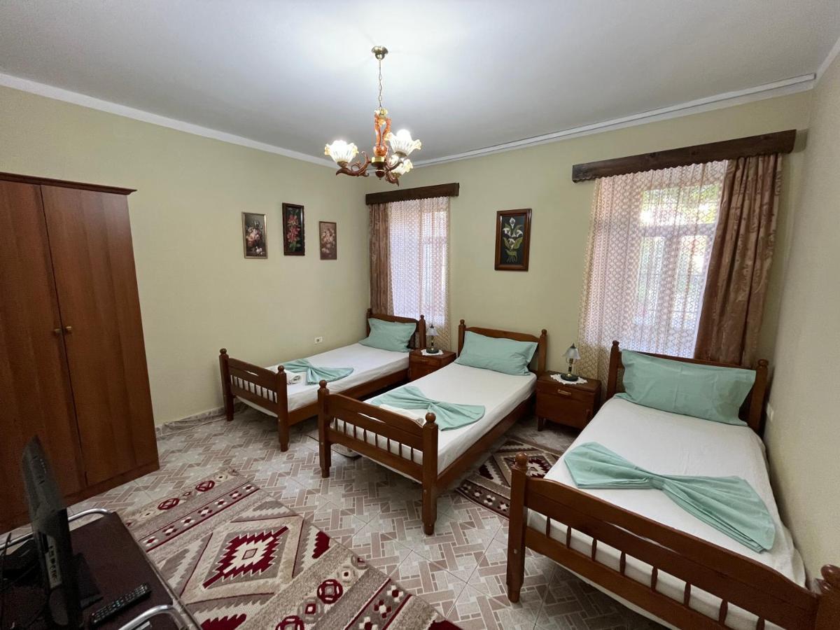 Guest House Adi Doga Berati Exterior foto