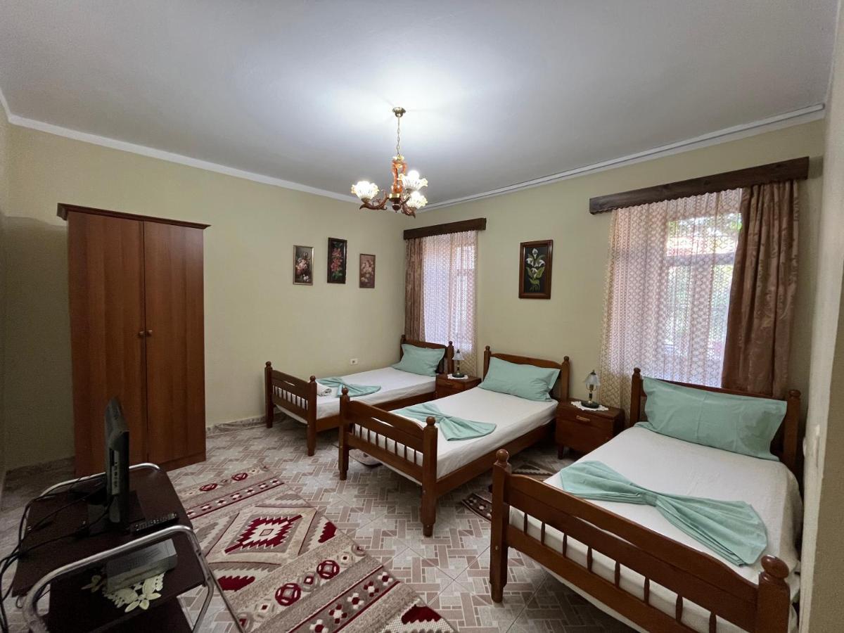Guest House Adi Doga Berati Exterior foto
