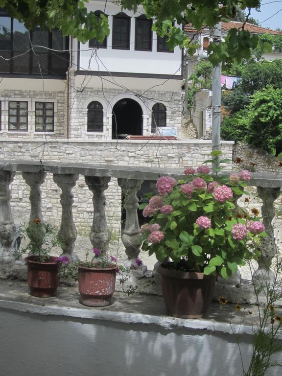 Guest House Adi Doga Berati Exterior foto