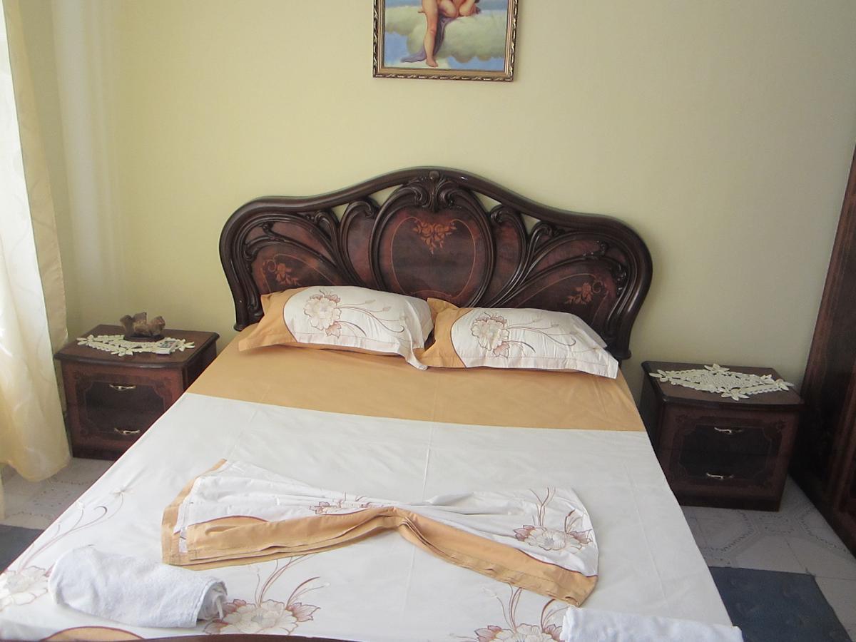 Guest House Adi Doga Berati Exterior foto