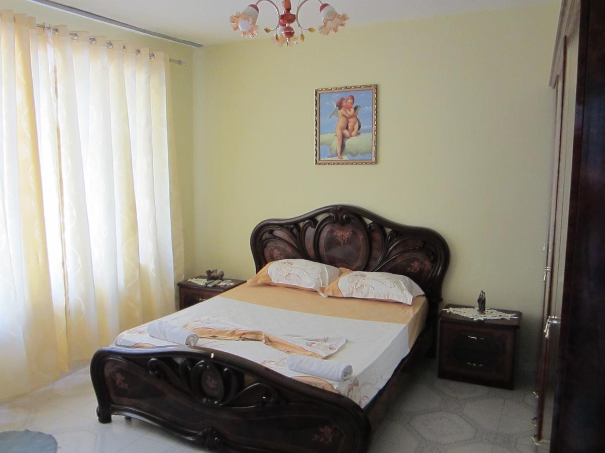 Guest House Adi Doga Berati Exterior foto