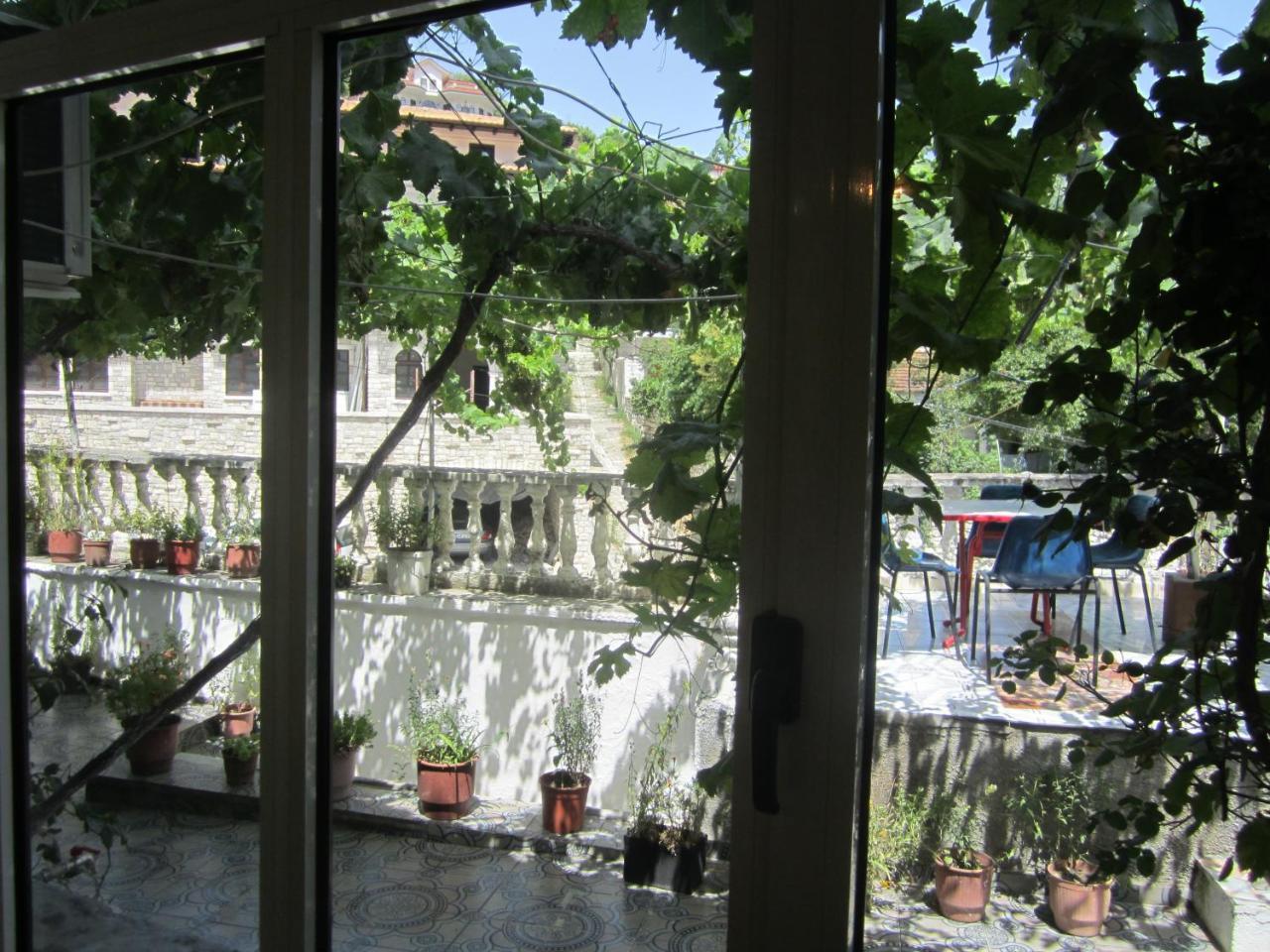 Guest House Adi Doga Berati Exterior foto